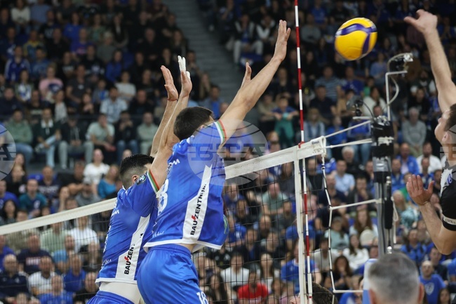 Волейболният Левски победи домакина Войводина на приятелския турнир в Нови Сад