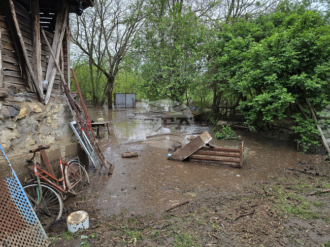 Продължават обходите на пострадалите от наводненията в областите Враца и Монтана, BG-ALERT не се е задействала заради липса на обучени хора