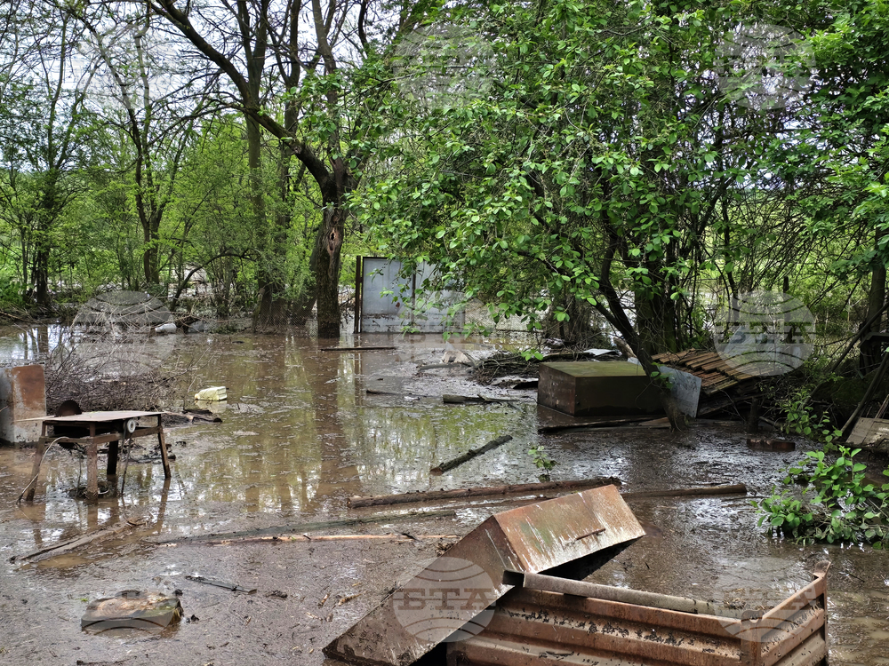 Обилни дъждове наводниха къщи, мазета и дворове в населени места във Врачанско и Монтанско