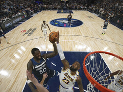 Lakers Timberwolves Basketball