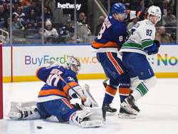 Canucks Islanders Hockey