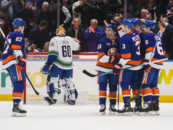 Canucks Islanders Hockey