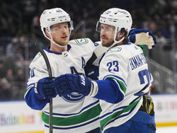 Canucks Islanders Hockey