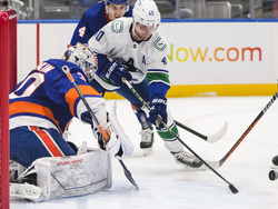 Canucks Islanders Hockey