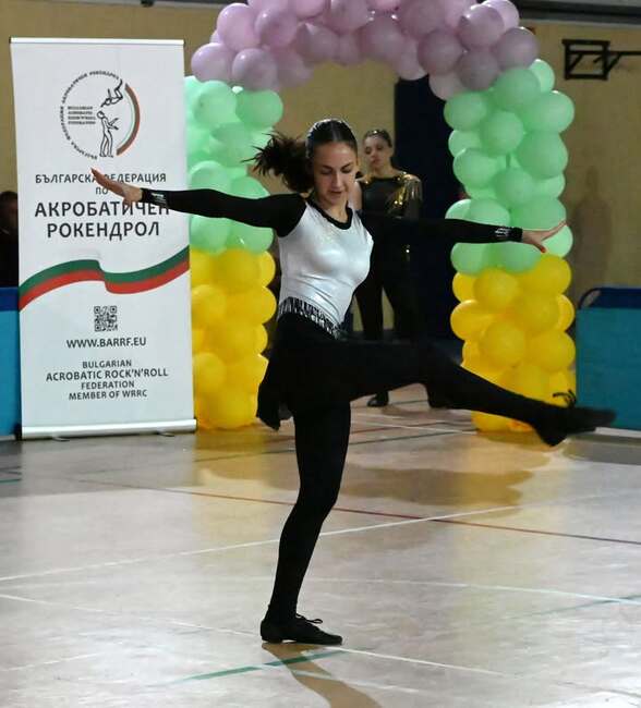 Националният турнир по акробатичен рокендрол събра над 100 участници в Ловеч
