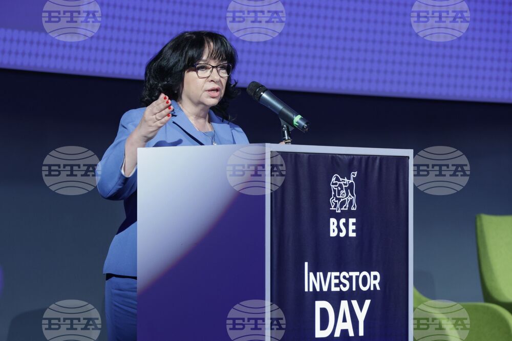 България изпълнява от началото на годината и критерия за ценова стабилност за членство в еврозоната, каза Теменужка Петкова 