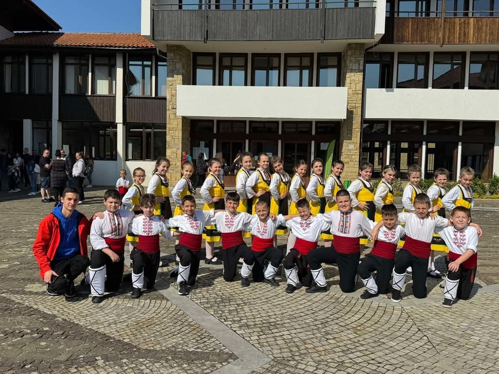 Община Шумен: Кметът проф. Христо Христов поздрави шампионите от Детския танцов състав „Пламъче“ за първото място на надиграването в Котел