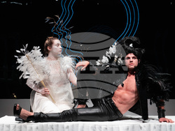 „Сън в лятна нощ“ от Уилям Шекспир  в Младежки театър „Николай Бинев“, снимка – Младежки театър