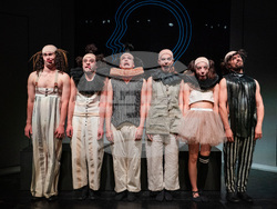 „Сън в лятна нощ“ от Уилям Шекспир  в Младежки театър „Николай Бинев“, снимка – Младежки театър