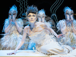 „Сън в лятна нощ“ от Уилям Шекспир  в Младежки театър „Николай Бинев“, снимка – Младежки театър