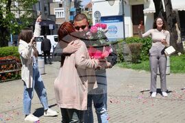 Бургас - абитуриенти - преподавател - покана за бал