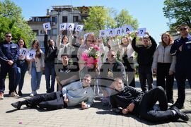 Бургас - абитуриенти - преподавател - покана за бал