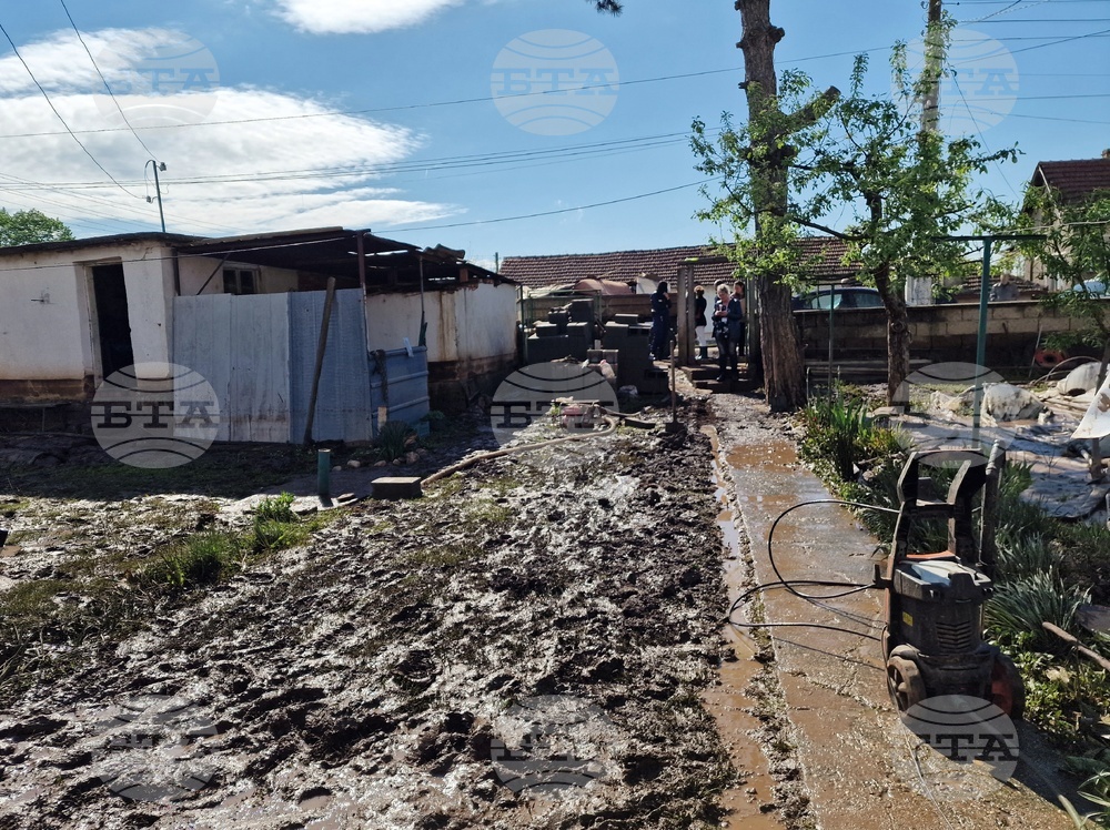 Българският Червен кръст осигури бутилирана питейна вода, хранителни и хигиенни пакети за засегнатите от наводненията в област Монтана