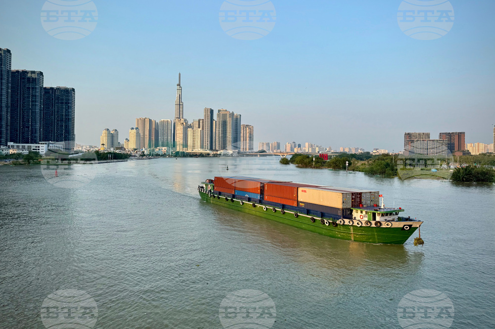 Икономиката на Виетнам расте с 8 на сто през 2025 г. въпреки наложените от САЩ мита, сочат предварителни данни 