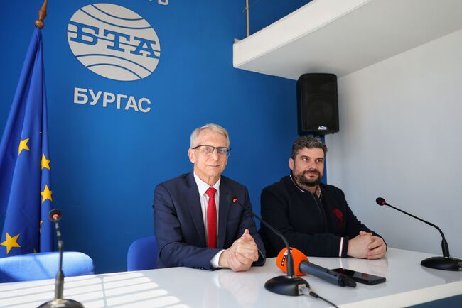 Пресконференция на представители на "Продължаваме промяната" в Бургас 