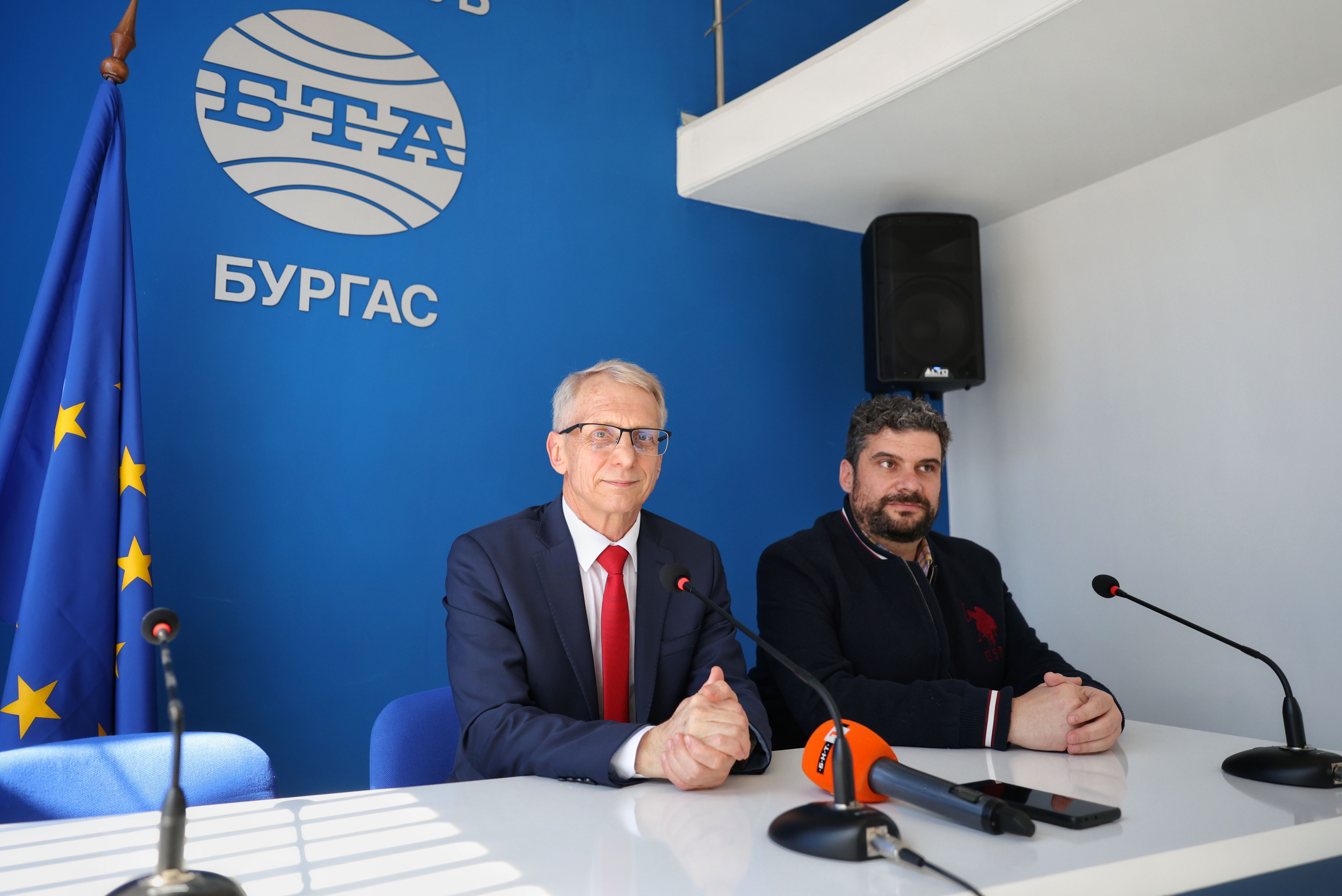 Пресконференция на представители на "Продължаваме промяната" в Бургас 