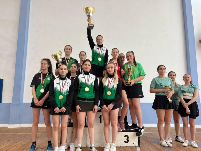 Профилирана гимназия „Христо Ботев“ в Попово е национален шампион по тенис на маса