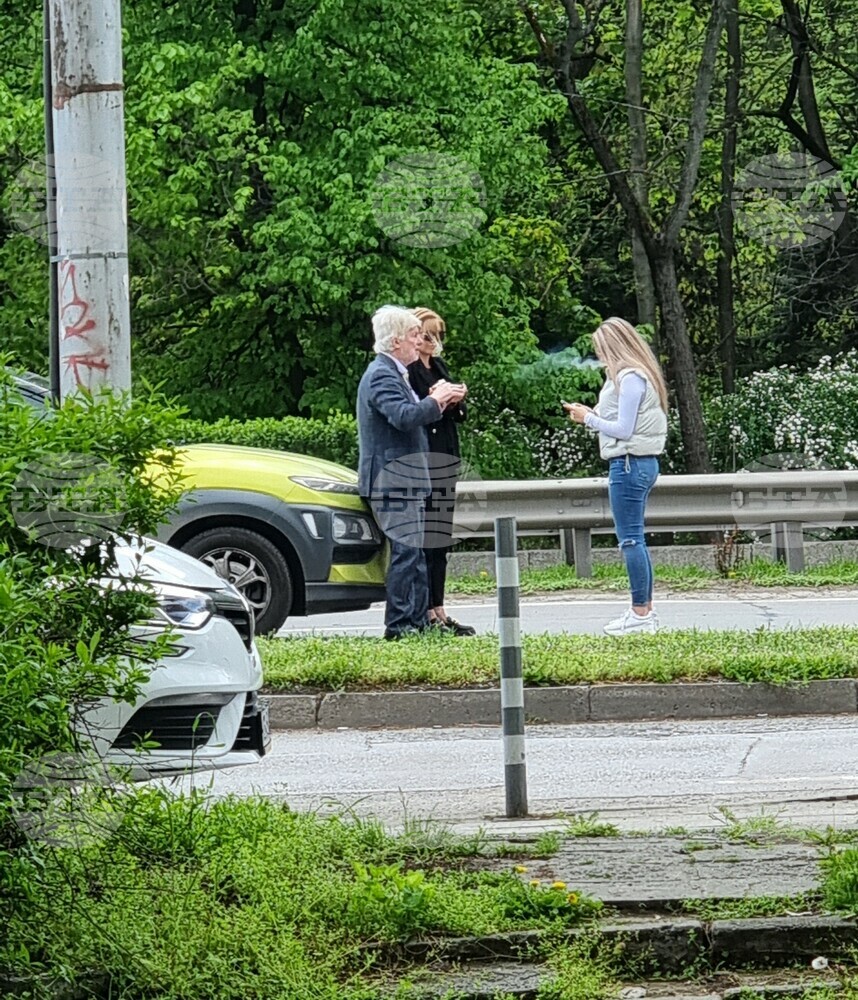 Председателят на Обществения съвет на БФС Валентин Михов претърпя лека катастрофа на булевард Цариградско шосе днес