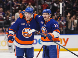 Canucks Islanders Hockey