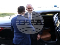 Полша - Варшава - Румен Радев - библиотека