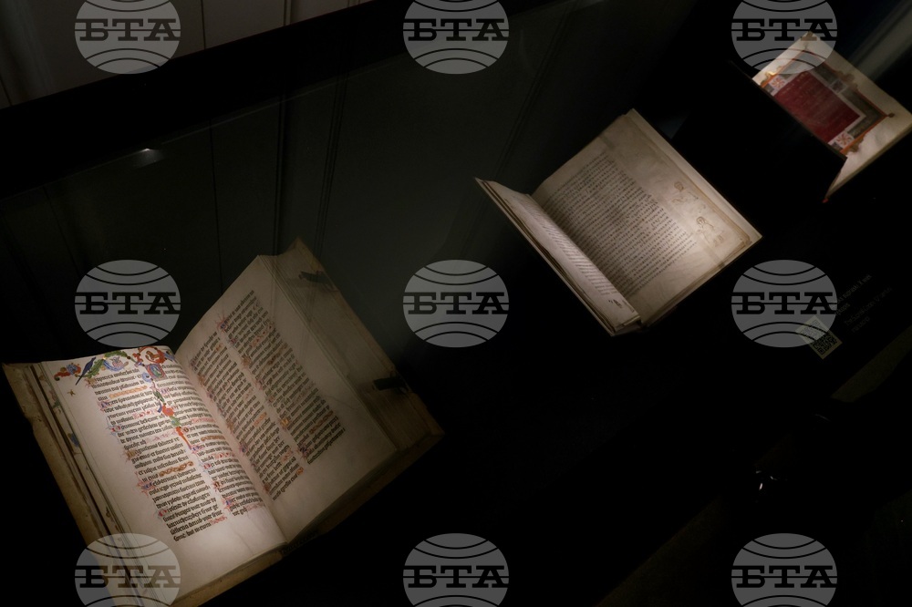 Полша - Варшава - Румен Радев - библиотека