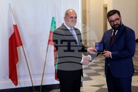 Полша - Варшава - Румен Радев - библиотека