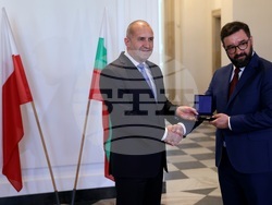 Полша - Варшава - Румен Радев - библиотека