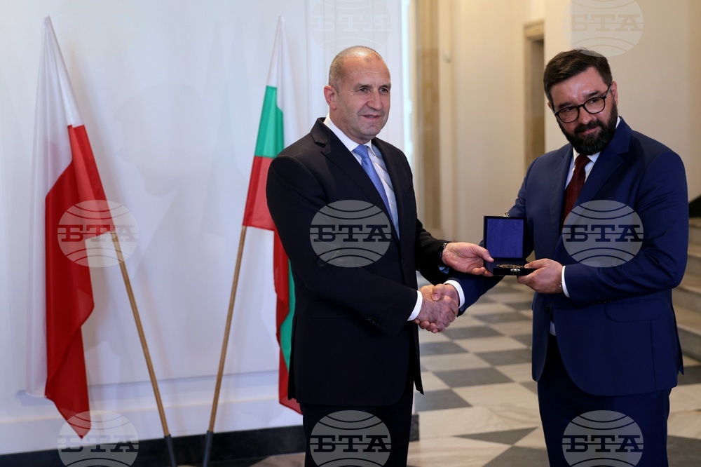 Полша - Варшава - Румен Радев - библиотека