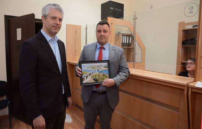 Кметът Благомир Коцев и зам.-кметът Христо Рафаилов внесоха проектобюджета на Община Варна за 2025 година в Общинския съвет