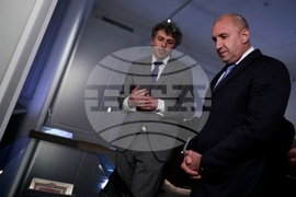 Полша - Варшава - Румен Радев - библиотека