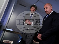 Полша - Варшава - Румен Радев - библиотека