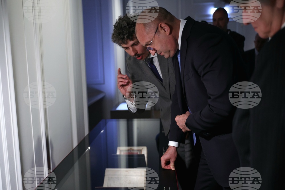 Полша - Варшава - Румен Радев - библиотека