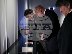 Полша - Варшава - Румен Радев - библиотека