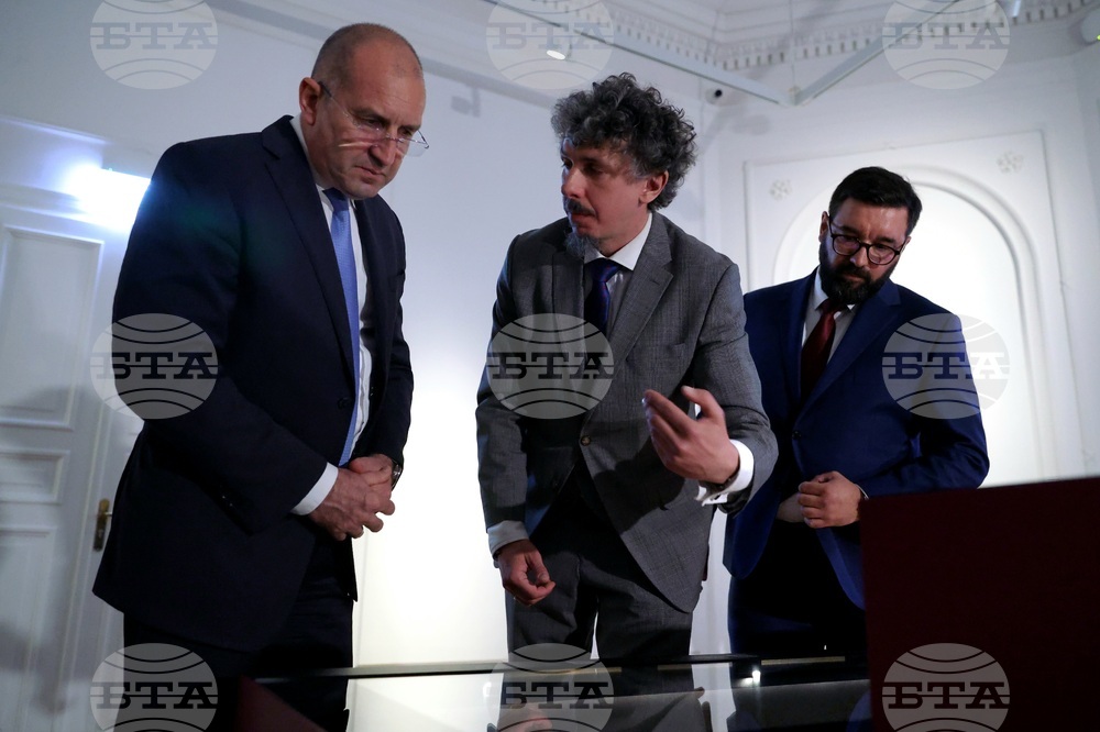 Полша - Варшава - Румен Радев - библиотека