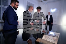 Полша - Варшава - Румен Радев - библиотека