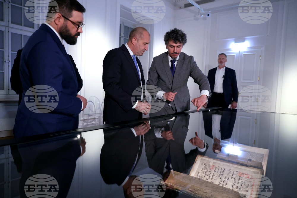 Полша - Варшава - Румен Радев - библиотека