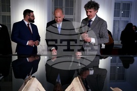 Полша - Варшава - Румен Радев - библиотека