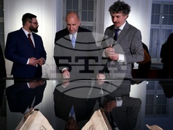 Полша - Варшава - Румен Радев - библиотека