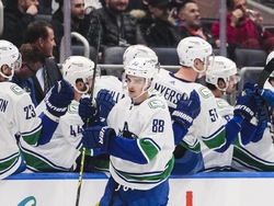 Canucks Islanders Hockey