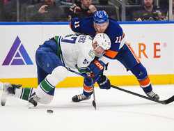 Canucks Islanders Hockey