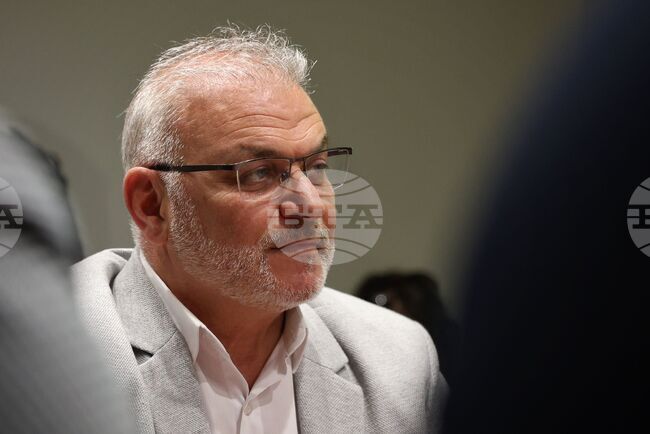 Омбудсманът на община Бургас поиска проверка на законността на поставена върху жилищна сграда станция на мобилен оператор