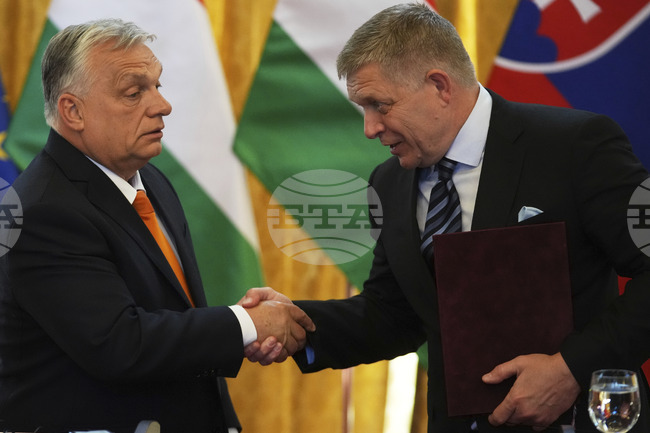 За вдигане на европейските санкции срещу руския петрол и газ се обявиха премиерите на Словакия и Унгария