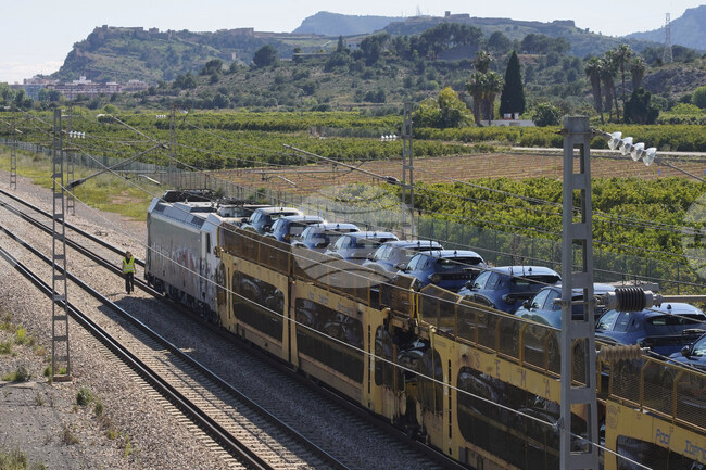 Високоскоростна железопътна линия в Испания е прекъсната след повреда на електропровод