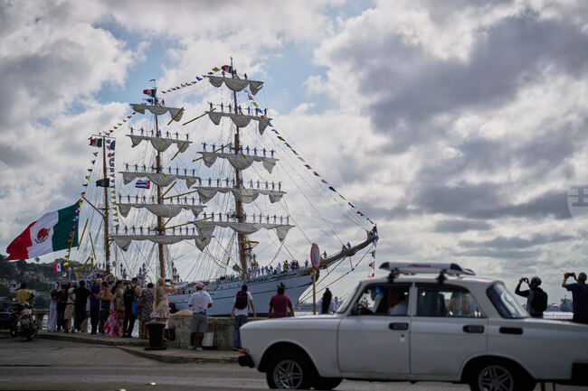 Два мексикански кораба с хуманитарна помощ пристигнаха в Куба на фона на енергийната криза заради блокадата на САЩ; доставки обмисля и Русия