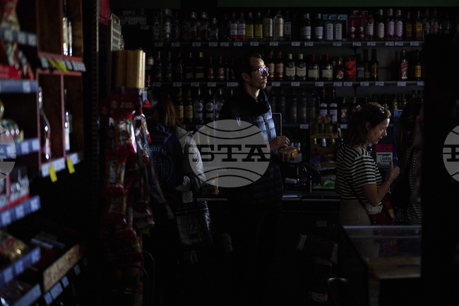 Екипи за действия при извънредни ситуации са реагирали на 286 сигнала за хора, заседнали в асансьори в Мадрид