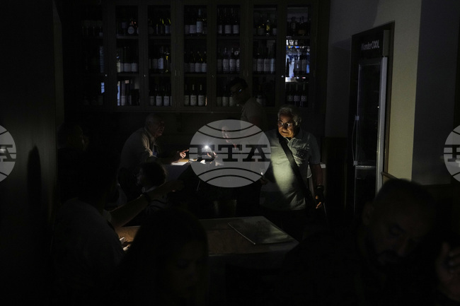 Електрозахранването е възстановено на 20 процента в континентална Испания, а в Португалия милиони продължават да са без ток