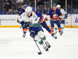 Canucks Islanders Hockey