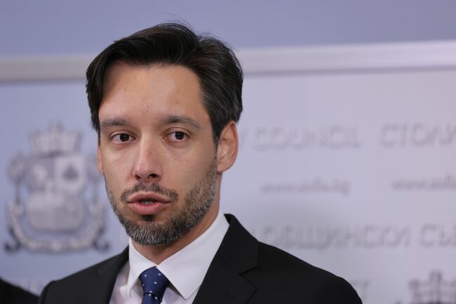 Двойно намаляване на служебните абонаменти и въвеждане на червена зона в историческия център на столицата предлагат от "Спаси София"