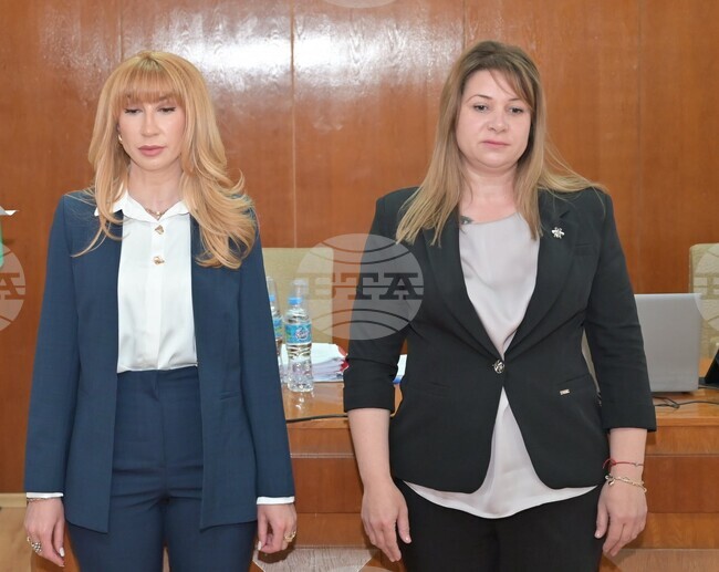 Двама нови съветници положиха клетва в началото на заседанието на Общинския съвет в Шумен