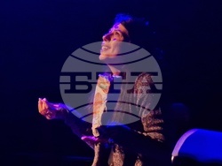 „Три за щастие“, авторски спектакъл на Ана Батева, е първата премиера на новата сцена „Спам“, снимка – Даниел Димитров/БТА